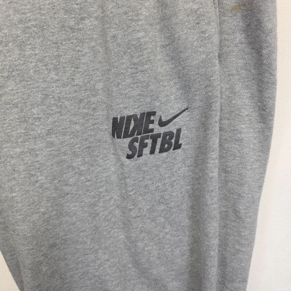 Nike Dri-Fit Sweatpants Men's Medium Gray Tapered Gym Training Athletic Warm‎ Up